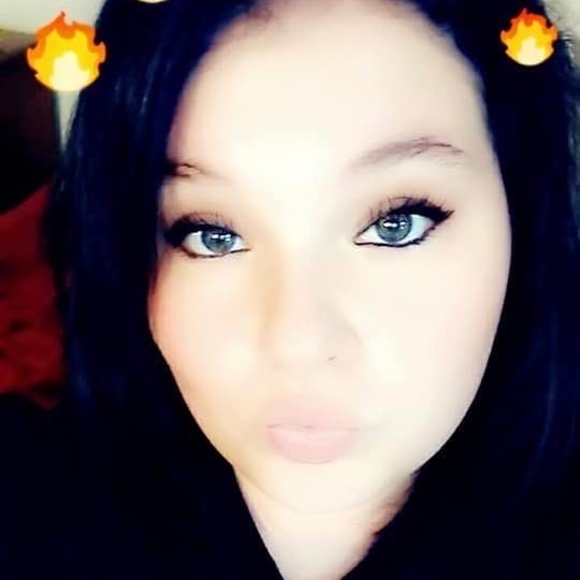 Meet your Posher, Cassandra - Picture 1 of 1